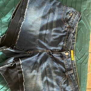 Wanna betta butt jeans! Lightweight dark denim